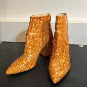 Vintage Vince Camuto orange/brown faux crocodile booties